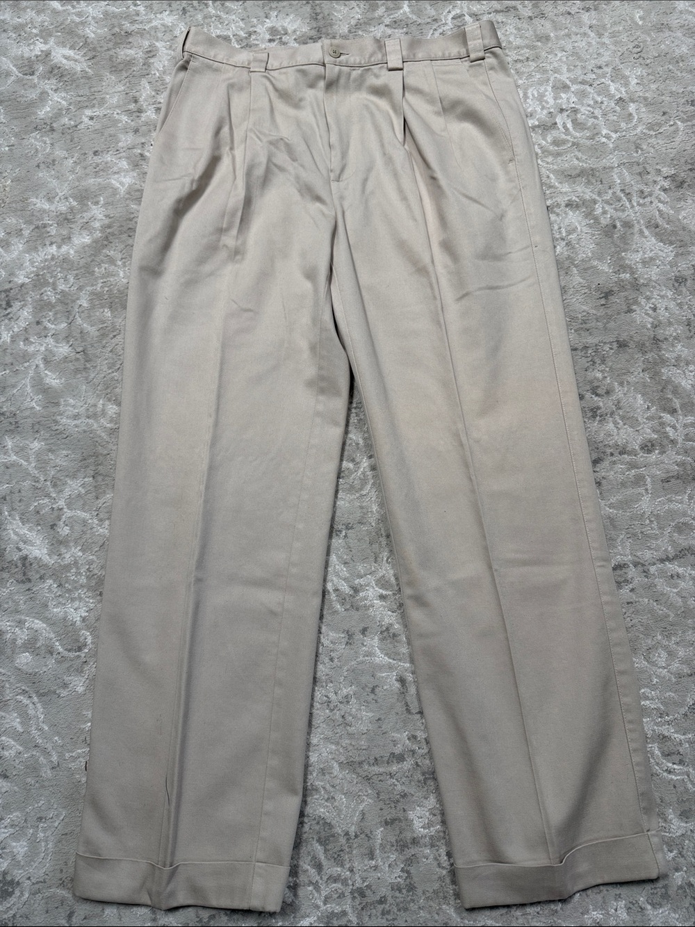 Men's Classic Pleated golf Dress Pants in Light Beige